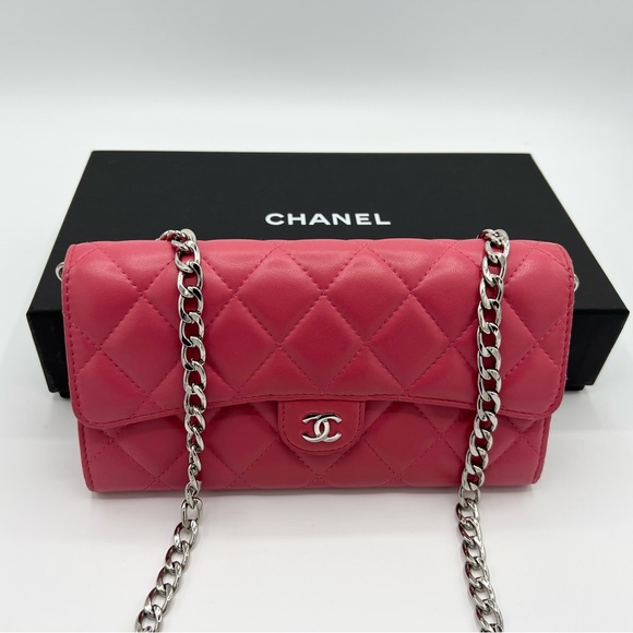 CHANEL Handbags - Chanel Gusset Wallet with Chain.